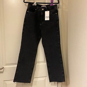 Zara High Rise Straight Jeans in Black. Size 28(US 6)
